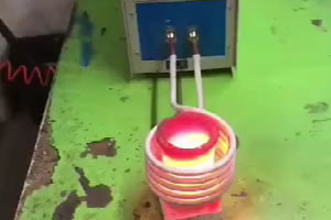 特小型熔炼炉现场视频